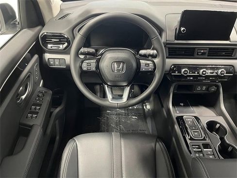 New 2025 Honda Pilot Touring image 17