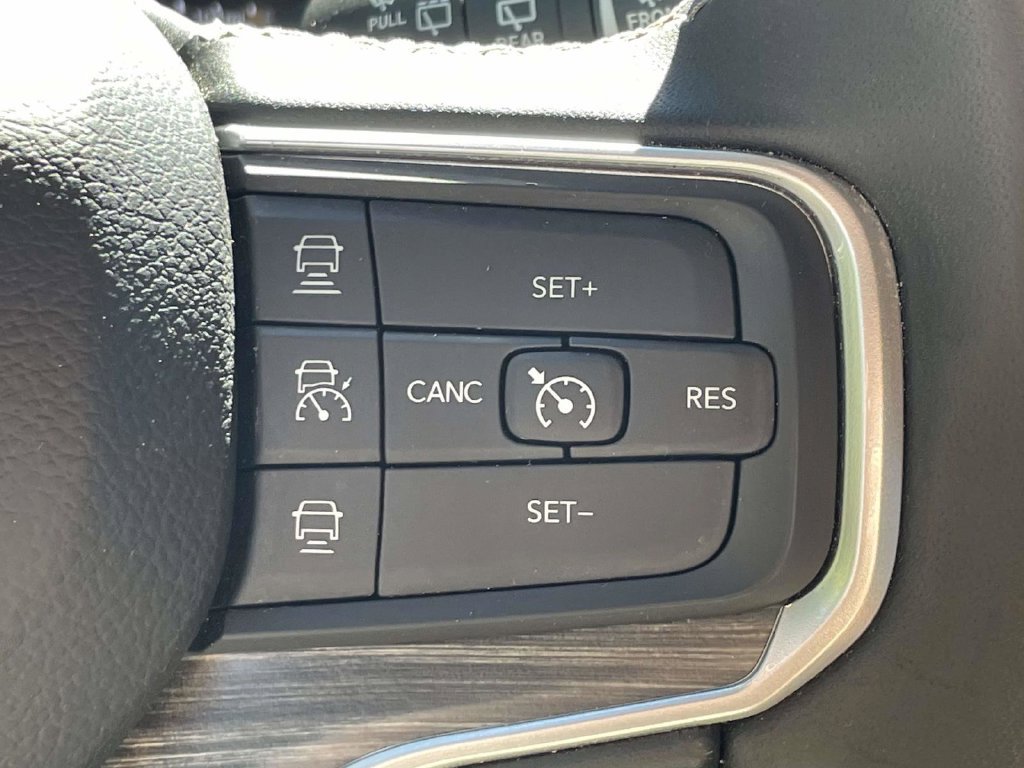Certified 2024 Jeep Wagoneer L Series II w/ Flexible Seating Group AWD/4WD image 32