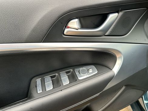 Used 2024 Genesis G70 2.5T image 19