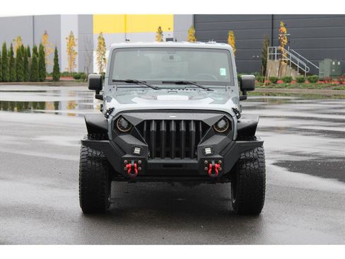 Used 2014 Jeep Wrangler Unlimited Rubicon w/ Connectivity Group image 5