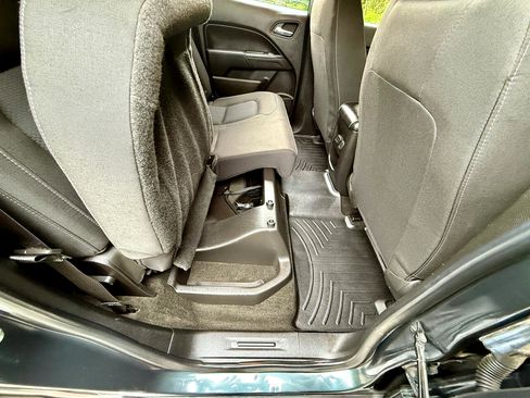 Used 2018 Chevrolet Colorado LT w/ LT Convenience Package image 32