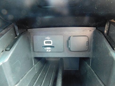 Used 2016 Ford Explorer XLT w/ Equipment Group 202A image 17