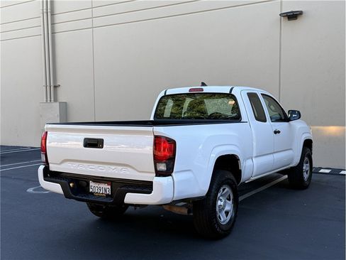Used 2018 Toyota Tacoma SR RWD image 6
