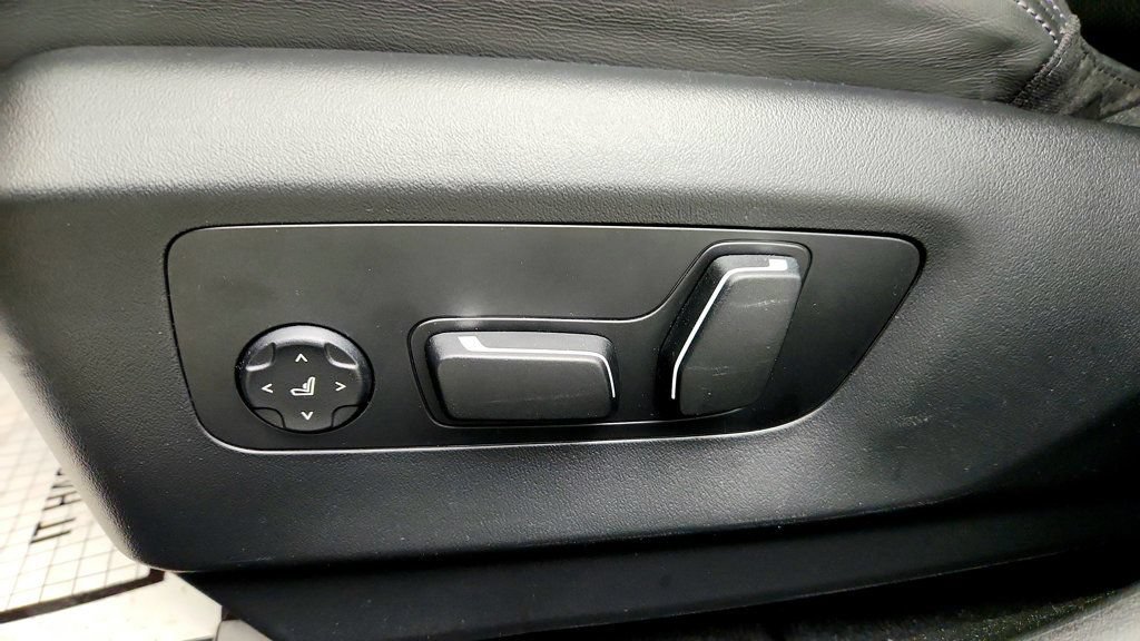 Used 2026 BMW M5 w/ Carbon Package AWD/4WD image 12