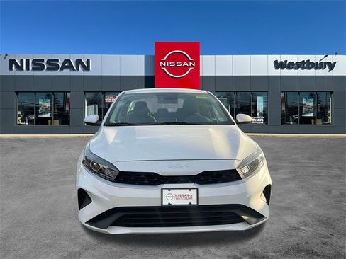 Used 2022 Kia Forte LXS image 2