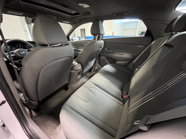 Used 2025 Hyundai Elantra SEL FWD image 15