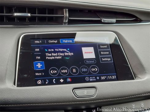 Used 2023 Cadillac XT4 Luxury w/ Cold Weather Package image 21