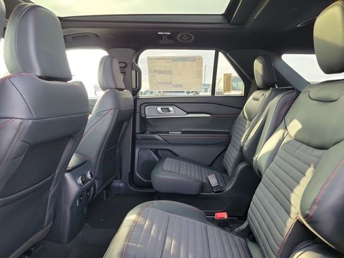 New 2026 Ford Explorer ST-Line w/ ST-Line Street Pack image 13