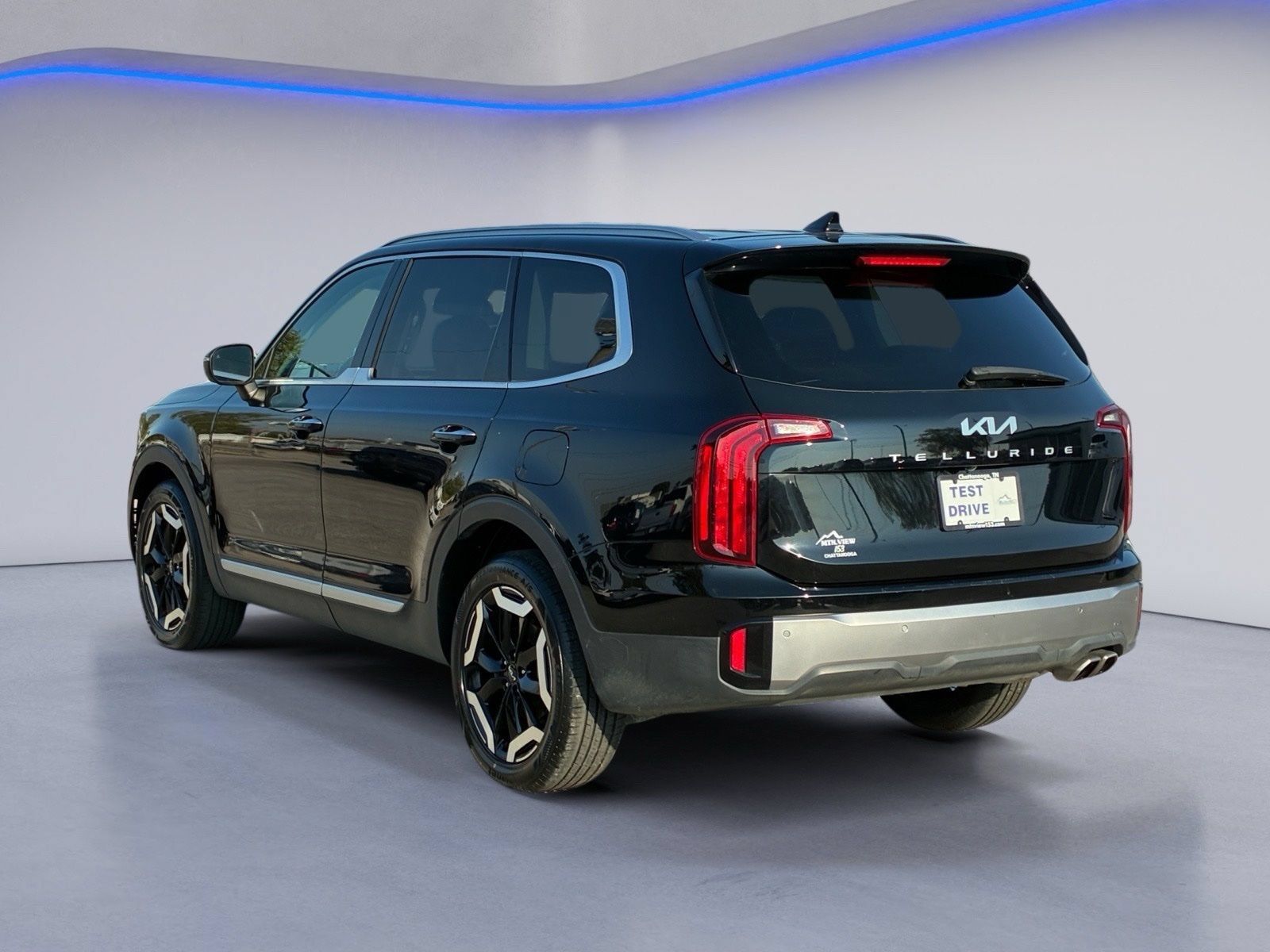 Used 2025 Kia Telluride S FWD image 3