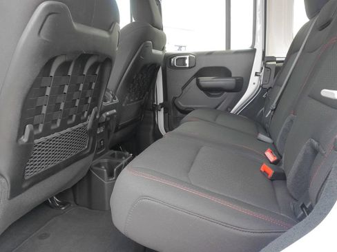 Used 2022 Jeep Wrangler Unlimited Rubicon w/ Cold Weather Group AWD/4WD image 16