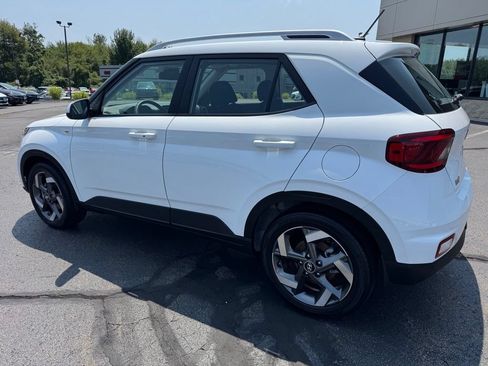 Used 2026 Hyundai Venue SEL FWD image 7