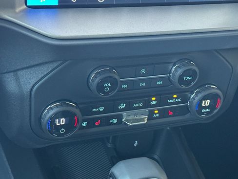 New 2026 Ford Bronco Outer Banks w/ Black Appearance Package AWD/4WD image 19