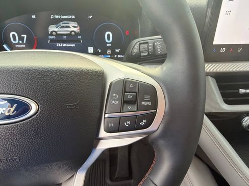 Used 2025 Ford Explorer Active w/ Active Comfort Package RWD image 27