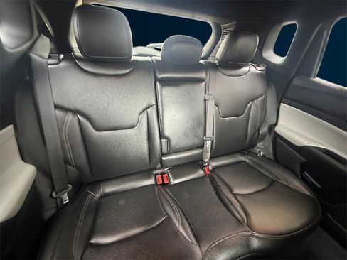 Used 2024 Jeep Compass Limited image 18