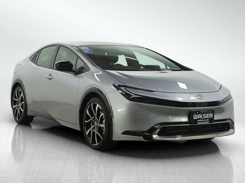 Used 2025 Toyota Prius Plug-In Hybrid image 7