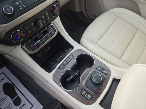 Used 2022 GMC Acadia Denali image 27
