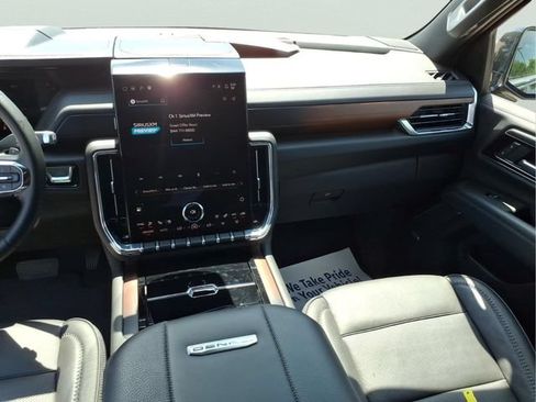 Used 2025 GMC Yukon Denali AWD/4WD image 14