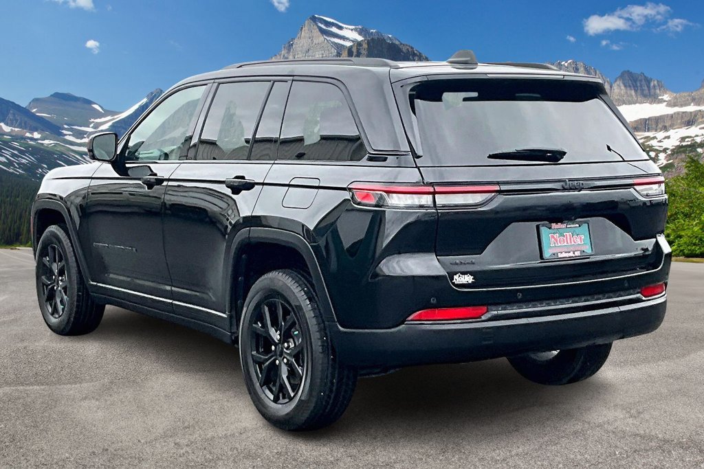 Used 2024 Jeep Grand Cherokee Altitude AWD/4WD image 13