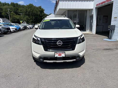 Used 2023 Nissan Pathfinder SL w/ Lighting Package (N92) AWD/4WD image 3