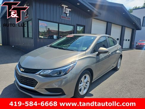 Used 2018 Chevrolet Cruze LT w/ Sun And Sound Package FWD image 1