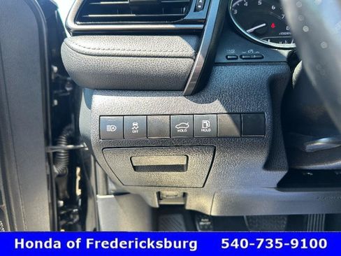 Used 2019 Toyota Camry SE FWD image 23