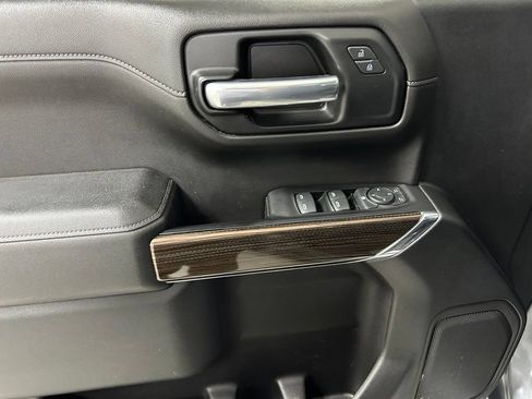 Used 2019 Chevrolet Silverado 1500 LT Trail Boss w/ Convenience Package AWD/4WD image 16