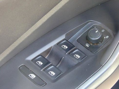 Used 2019 Volkswagen Jetta R-Line image 10