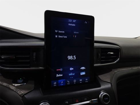 Used 2020 Ford Explorer Platinum w/ Premium Technology Package image 24