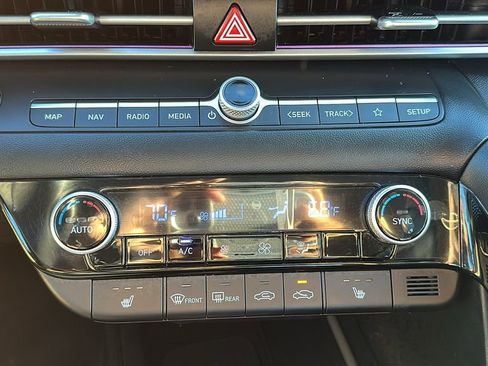 Used 2025 Hyundai Elantra Limited image 25