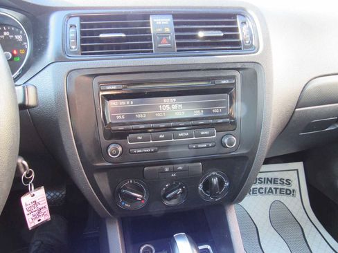 Used 2015 Volkswagen Jetta S image 17