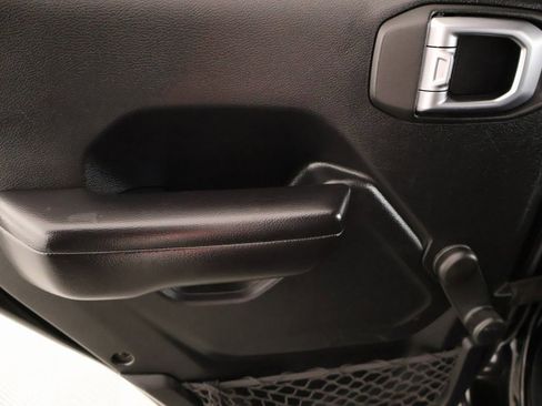 Used 2018 Jeep Wrangler Unlimited Sport image 15