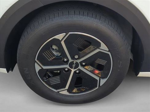 Used 2023 Kia Niro EX image 25