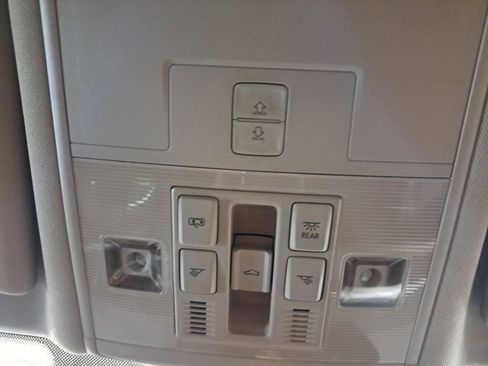 Used 2021 Volkswagen Atlas SE image 17