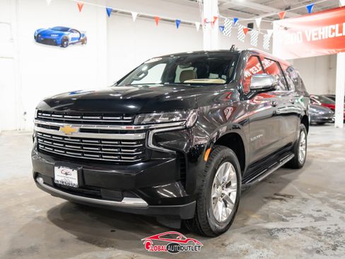 Used 2021 Chevrolet Suburban Premier w/ Premium Package image 3