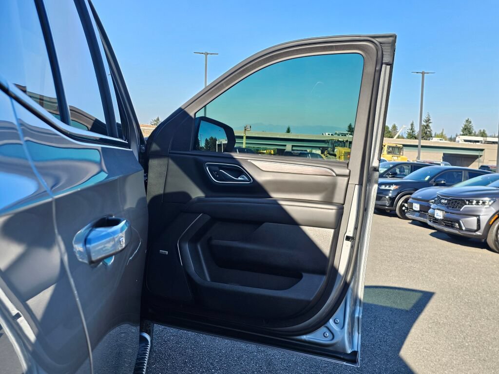 Certified 2023 Chevrolet Tahoe Z71 w/ Luxury Package AWD/4WD image 30