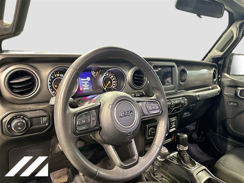 Used 2023 Jeep Gladiator Sport image 8