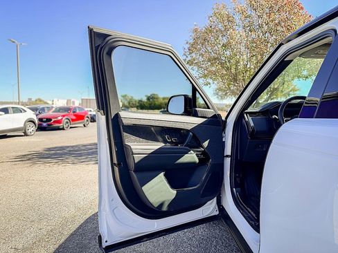 Used 2024 Land Rover Range Rover Sport SE image 16