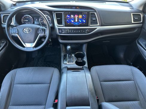 Used 2016 Toyota Highlander LE image 12