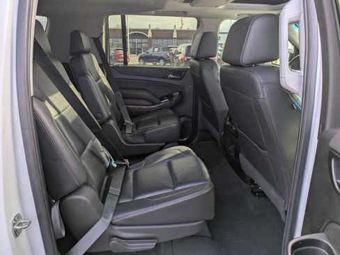 Used 2020 Chevrolet Suburban Premier image 36