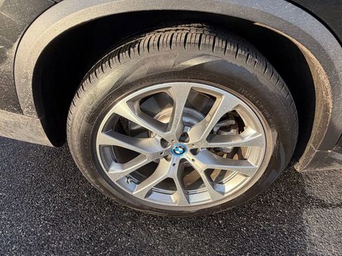 Used 2025 BMW X5 xDrive50e image 14