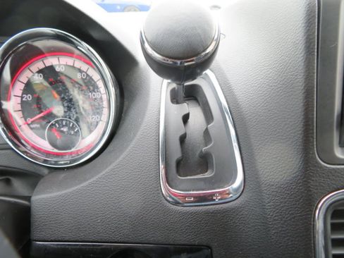Used 2018 Dodge Grand Caravan SXT image 29