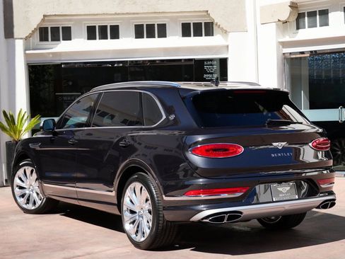 Used 2025 Bentley Bentayga Extended Wheelbase AWD/4WD image 3