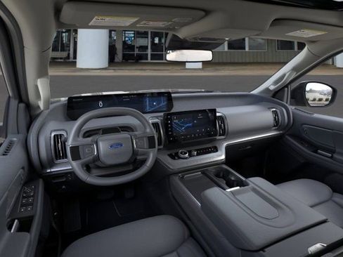 New 2025 Ford Expedition Active image 9