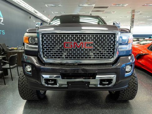 Used 2015 GMC Sierra 2500 Denali w/ Duramax Plus Package image 2