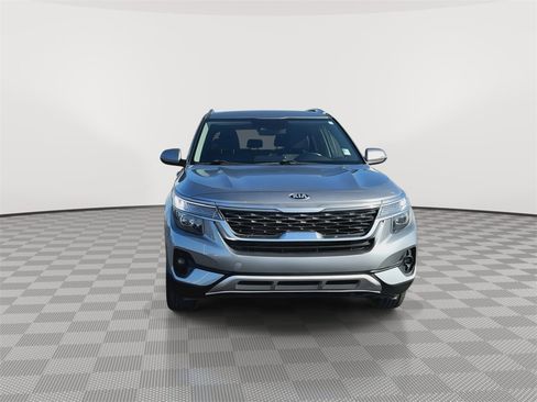 Used 2021 Kia Seltos EX image 3
