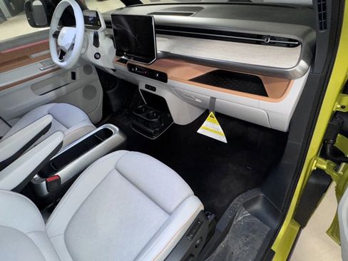 New 2025 Volkswagen ID. Buzz 1st Edition image 17