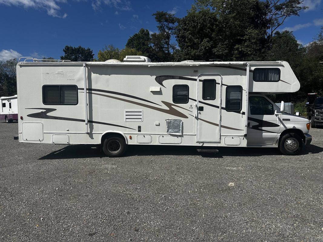 Used 2006 Ford E-450 and Econoline 450 RWD image 2