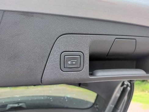 Used 2023 Buick Envision Avenir FWD image 13