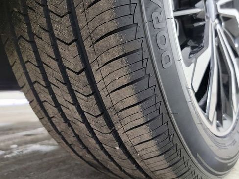 Used 2022 Ford Escape SE w/ SE Sport Appearance Package image 11