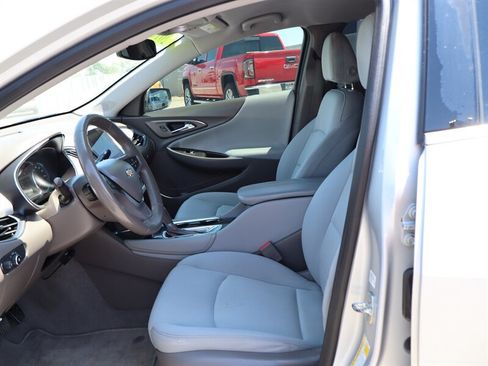 Used 2018 Chevrolet Malibu LT FWD image 18